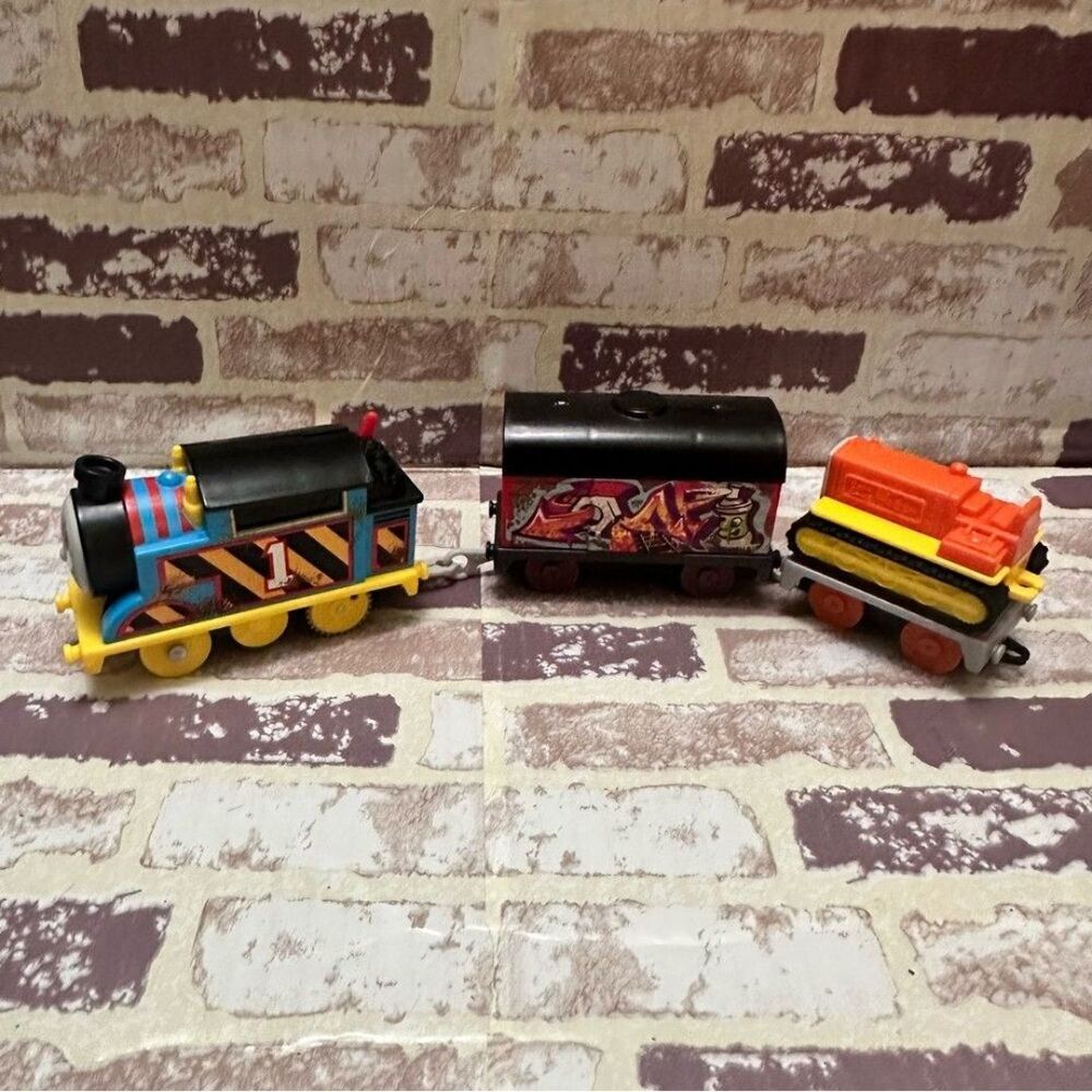 Thomas & Friends Construcción Vibrant Train Set with Blue and Orange